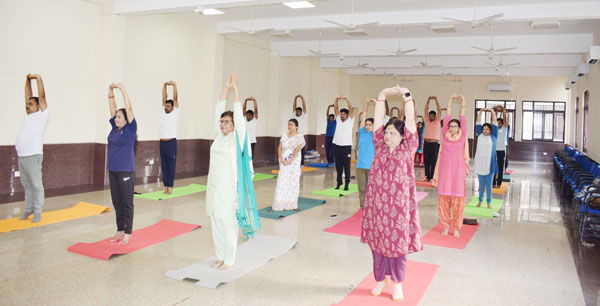 Image of ICAR-CIWA, Bhubaneswar Celebrated International Day of Yoga 2023 4